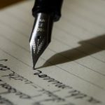 Ecriture au stylo sur papier ligné