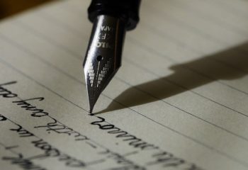 Ecriture au stylo sur papier ligné