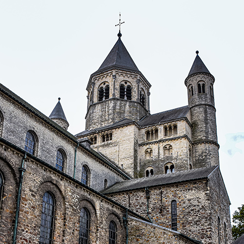 Collégiale Sainte-Gertrude de Nivelles vue de son cloître