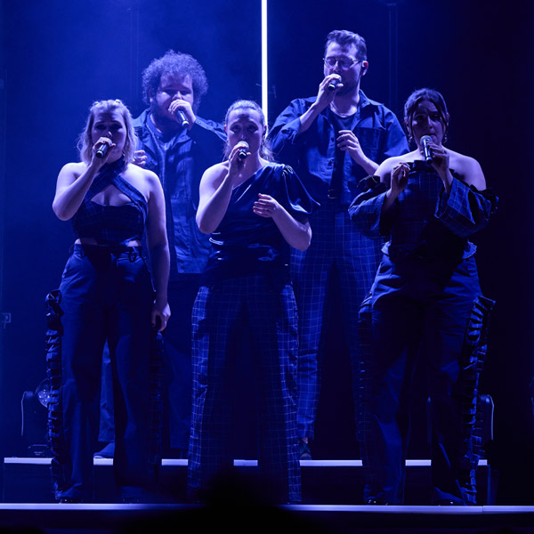 Just Vox, quatre chanteurs et un beatboxer pur de la musique a cappella. Au centre culturel de Nivelles