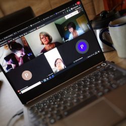 100983506_3271574859527359_4486509153635794944_o L'équipe du CCN en télétravail par visioconference